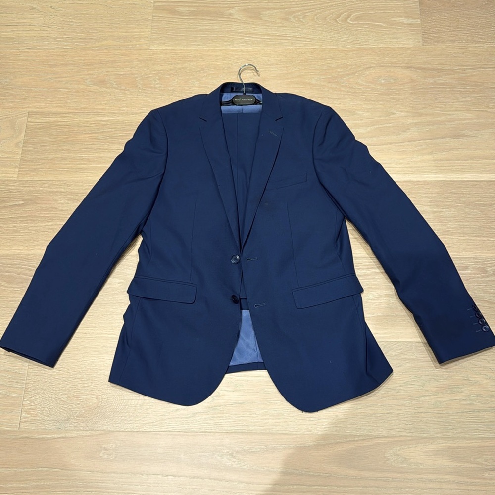 Men’s dark blue suit